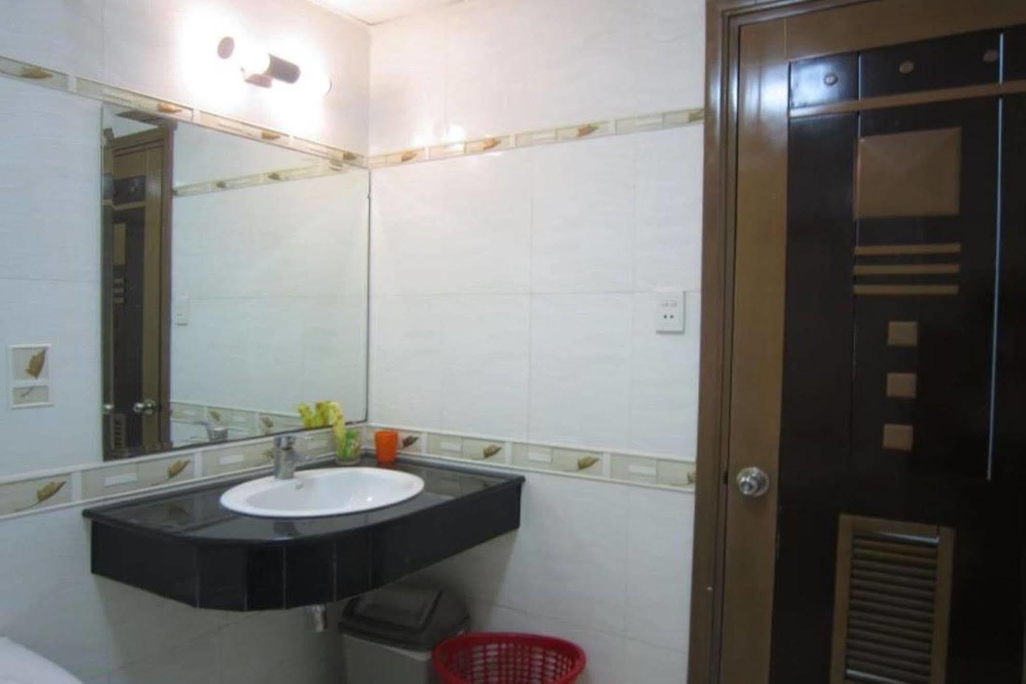 Quy Thanh Hotel 胡志明市 外观 照片